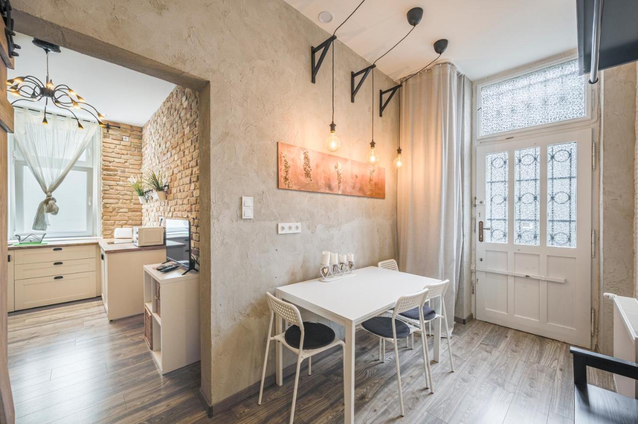 Design Apartment W Ac On Ring Road By Newave Apartments Boedapest Buitenkant foto